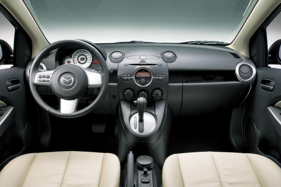  Mazda2 Sedan 2008 года  (фото 3 из 18)